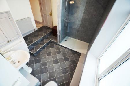 2 bedroom Property to let in High Street North, DH7