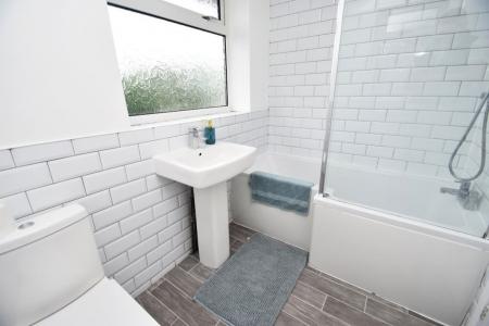 2 bedroom Property to let in Pilgrims Way - DH1