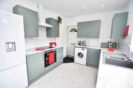 5 bedroom Property to let in Ash Avenue - DH1