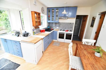 6 bedroom Property to let in Toll House Road