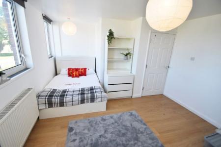 4 bedroom Property to let in Malvern Villas, Gilesgate DH1