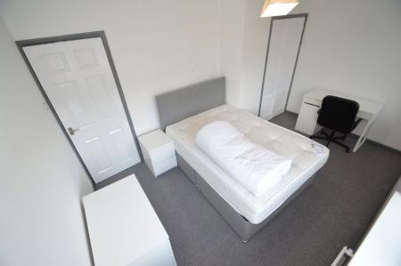 4 bedroom Property to let in Bradford Crescent, Gilesgate