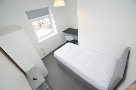 4 bedroom Property to let in Bradford Crescent, Gilesgate