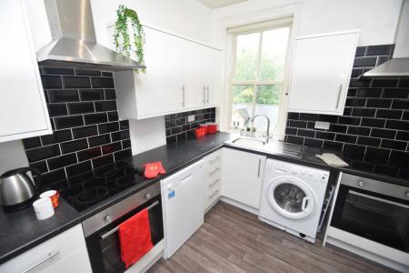 7 bedroom Property to let in The Avenue - DH1