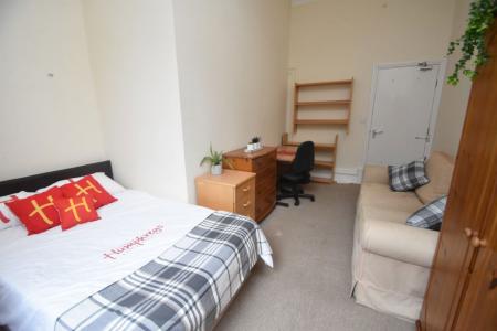 7 bedroom Property to let in The Avenue - DH1