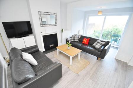 6 bedroom Property to let in Cedar Drive, Durham, DH1