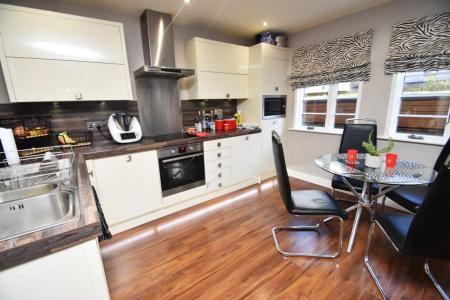 2 bedroom Property to let in River Court - DH1