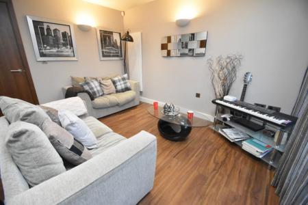 2 bedroom Property to let in River Court - DH1