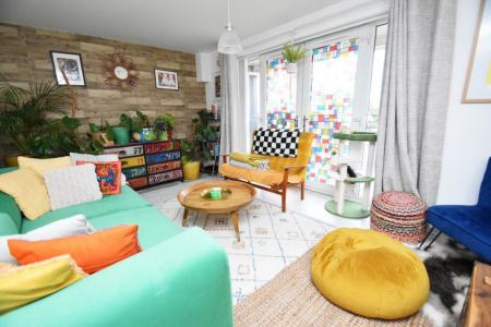 2 bedroom Property to let in Kings Court - DL16