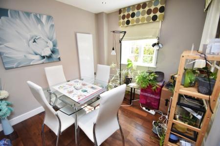 2 bedroom Property to let in River Court - DH1