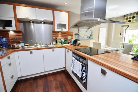 2 bedroom Property to let in River Court - DH1