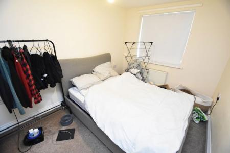 2 bedroom Property to let in Kings Court - DL16