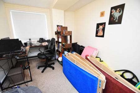 2 bedroom Property to let in Kings Court - DL16