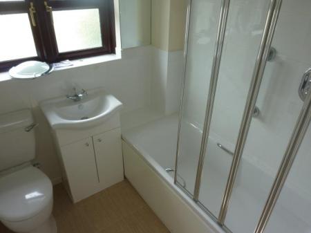 3 bedroom End of terrace house to let in Vallis Close, Baiter Park