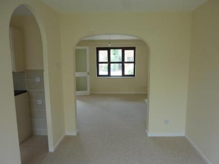 3 bedroom End of terrace house to let in Vallis Close, Baiter Park