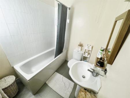 1 bedroom Studio flat to let in East Street, Wimborne