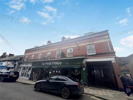 1 bedroom Studio flat to let in East Street, Wimborne