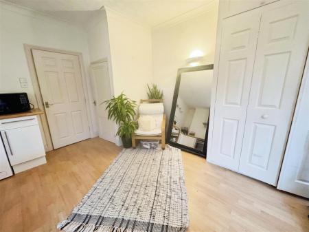 1 bedroom Studio flat to let in East Street, Wimborne