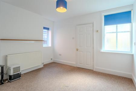 1 bedroom Studio flat to let in Leigh Road, Wimborne