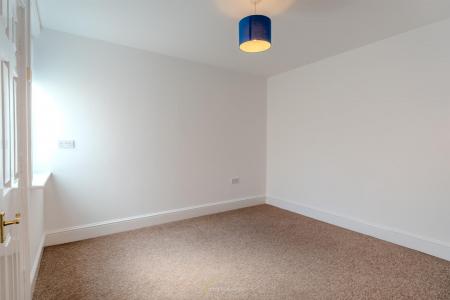 1 bedroom Studio flat to let in Leigh Road, Wimborne