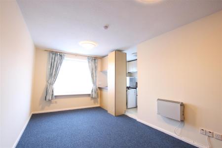 1 bedroom Studio flat to let in Cuthbury Gardens, Wimborne