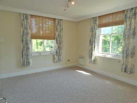 2 bedroom Apartment to let in Westfield House, Wimborne