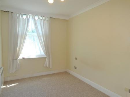 2 bedroom Apartment to let in Westfield House, Wimborne