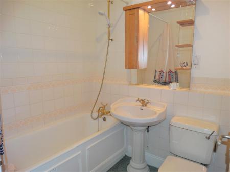 2 bedroom Apartment to let in Westfield House, Wimborne