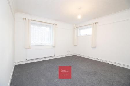 2 bedroom Apartment to let in GRIFFIN COURT, WIMBORNE,