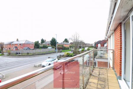 2 bedroom Apartment to let in Leigh Road, Wimborne