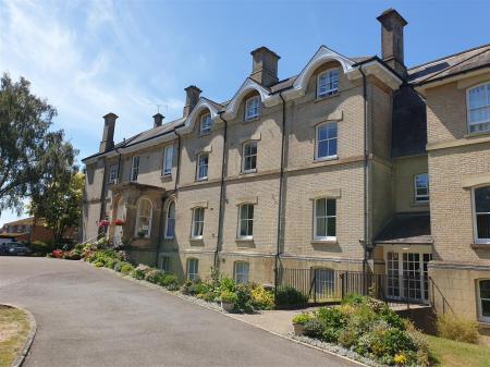 2 bedroom Apartment to let in Redcotts Lane, Wimborne