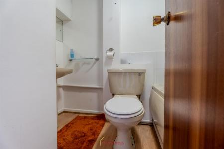 2 bedroom Apartment to let in Crescent Road, Wimborne