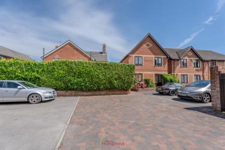 2 bedroom Apartment to let in Crescent Road, Wimborne