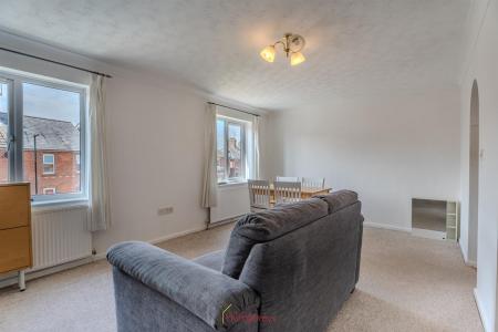 2 bedroom Apartment to let in Crescent Road, Wimborne