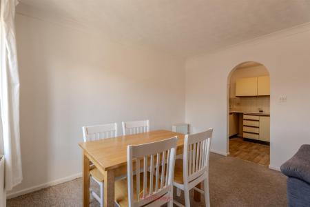 2 bedroom Apartment to let in Crescent Road, Wimborne