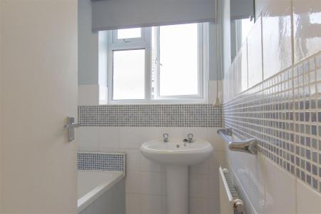 2 bedroom Detached bungalow to let in Sandy Lane, Wimborne