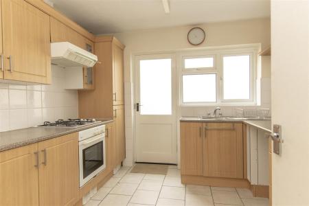 2 bedroom Detached bungalow to let in Sandy Lane, Wimborne