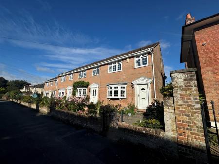 3 bedroom End of terrace house to let in East Borough, Wimborne