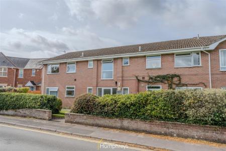 2 bedroom Apartment to let in Allens Road, Wimborne