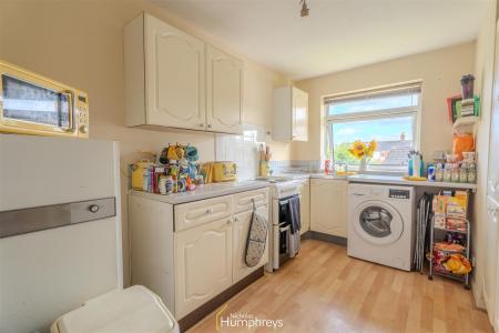 2 bedroom Apartment to let in Allens Road, Wimborne