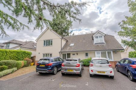 1 bedroom Apartment for sale in New Road, Ferndown