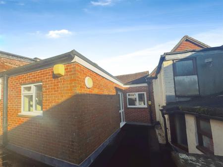 2 bedroom Apartment to let in High Street, Wimborne