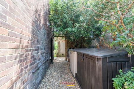 2 bedroom Semi-detached house for sale in Spittlefields, Ringwood