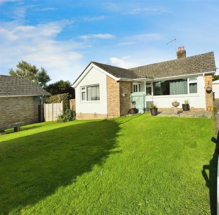 2 bedroom Detached bungalow to let in Minster View, Wimborne
