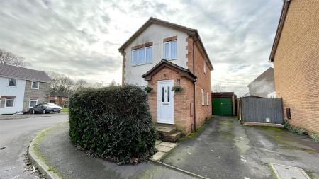 Camellia Close, Three Legged Cross
