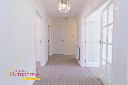 2 bedroom Apartment to let in Princes Road, Ferndown