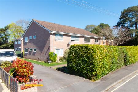 2 bedroom Apartment to let in Princes Road, Ferndown