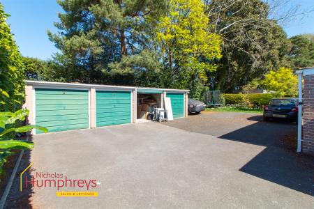 2 bedroom Apartment to let in Princes Road, Ferndown