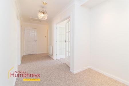 2 bedroom Apartment to let in Princes Road, Ferndown