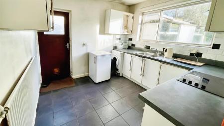 2 bedroom Detached bungalow for sale in Dales Drive, Wimborne